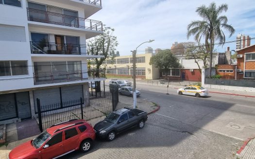 VENTA CASA LA BLANQUEADA MONTE CASEROS y LUIS A. DE HERRERA