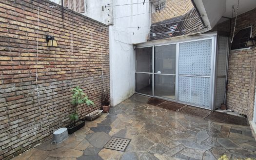VENTA CASA EN MALVIN 5 DORMITORIOS – AVDA. LEGRAND ESQUINA AMAZONAS