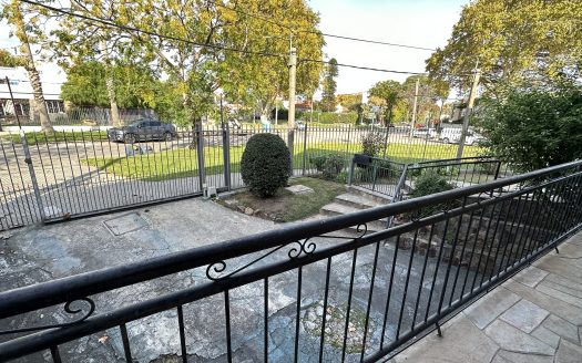VENTA CASA EN MALVIN 5 DORMITORIOS – AVDA. LEGRAND ESQUINA AMAZONAS