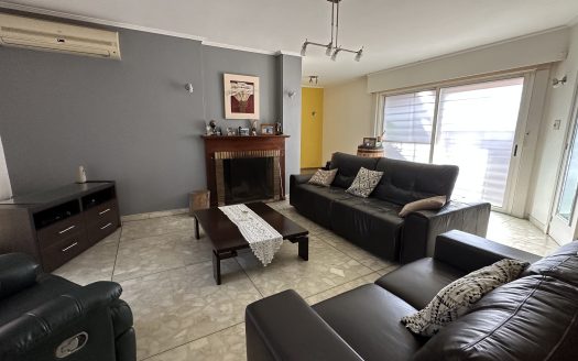 VENTA CASA EN MALVIN 5 DORMITORIOS – AVDA. LEGRAND ESQUINA AMAZONAS