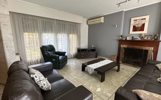 VENTA CASA EN MALVIN 5 DORMITORIOS – AVDA. LEGRAND ESQUINA AMAZONAS