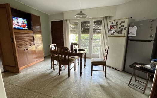 VENTA CASA EN MALVIN 5 DORMITORIOS – AVDA. LEGRAND ESQUINA AMAZONAS