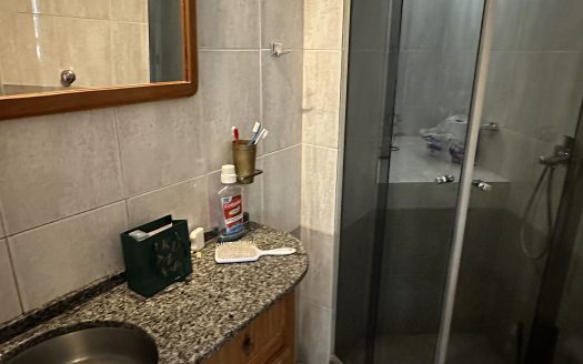VENTA CASA EN MALVIN 5 DORMITORIOS – AVDA. LEGRAND ESQUINA AMAZONAS