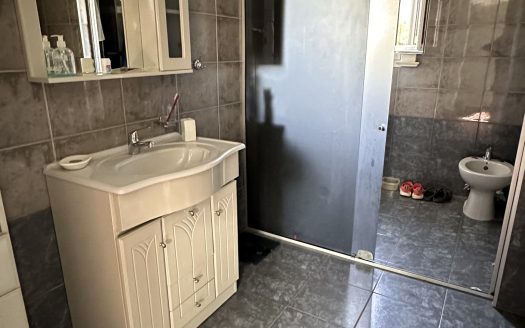 VENTA CASA EN MALVIN 5 DORMITORIOS – AVDA. LEGRAND ESQUINA AMAZONAS