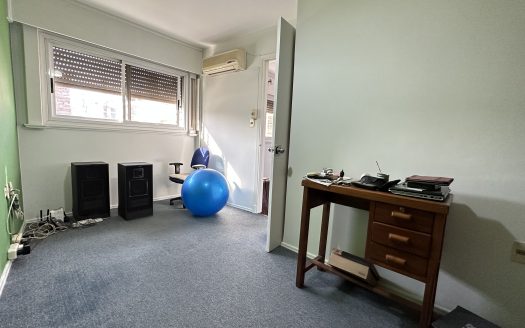 VENTA CASA EN MALVIN 5 DORMITORIOS – AVDA. LEGRAND ESQUINA AMAZONAS