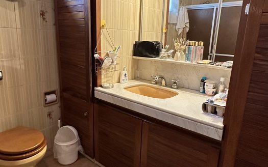VENTA CASA EN MALVIN 5 DORMITORIOS – AVDA. LEGRAND ESQUINA AMAZONAS