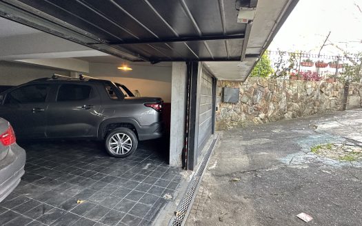 VENTA CASA EN MALVIN 5 DORMITORIOS – AVDA. LEGRAND ESQUINA AMAZONAS