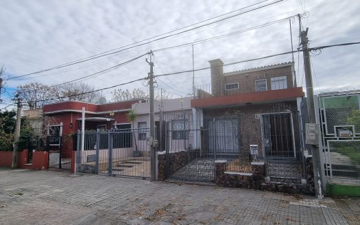 VENTA CASA 4 DORMITORIOS EN ATAHUALPA -PRADO CON COCHERA- REGIMIENTO 9