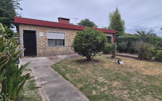 VENTA CASA 2/3 DORMITORIOS EN PASO CARRASCO – EDUARDO ACEVEDO y CNO.CARRASCO