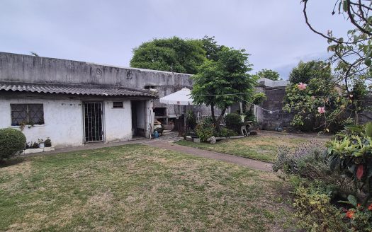 VENTA CASA 2/3 DORMITORIOS EN PASO CARRASCO – EDUARDO ACEVEDO y CNO.CARRASCO