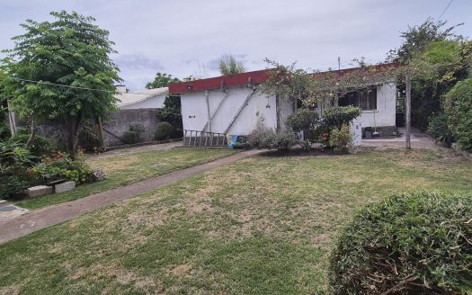 VENTA CASA 2/3 DORMITORIOS EN PASO CARRASCO – EDUARDO ACEVEDO y CNO.CARRASCO