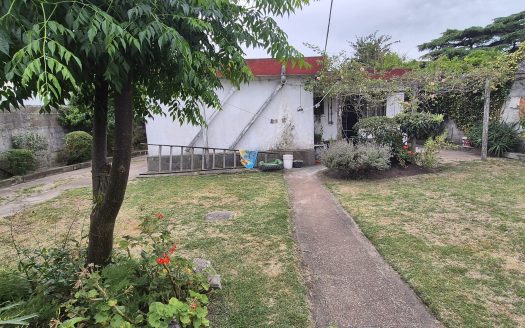 VENTA CASA 2/3 DORMITORIOS EN PASO CARRASCO – EDUARDO ACEVEDO y CNO.CARRASCO